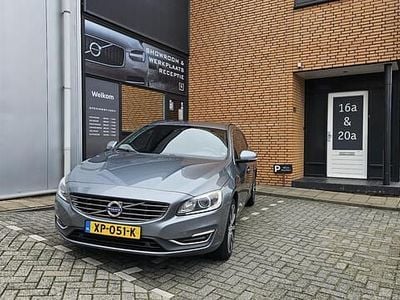 Grijs Occasion 2017 Volvo V60 Stationwagen | € 12.950 (Eerlijke prijs)