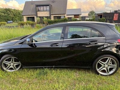Zwart Gebruikt 2014 Mercedes A180 Hatchback | € 12.999 (Eerlijke prijs)