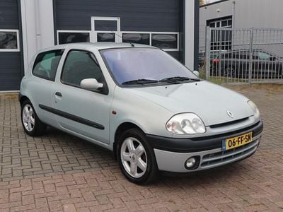 Grijs Gebruikt 2000 Renault Clio II Hatchback | € 999 (Eerlijke prijs)
