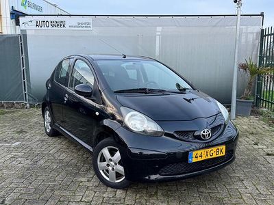 Zwart (metallic) Occasion 2007 Toyota Aygo Hatchback | € 1.749 (Eerlijke prijs)