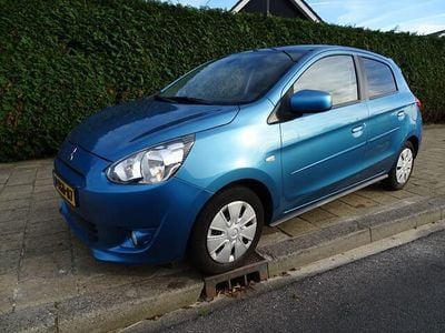 Blauw (metallic) Gebruikt 2014 Mitsubishi Space Star Invite Hatchback | € 8.950 (Eerlijke prijs)