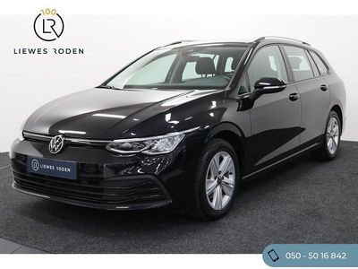 Zwart (metallic) Occasion 2021 VW Golf VIII Life Stationwagen | € 16.950 (Iets duurder)