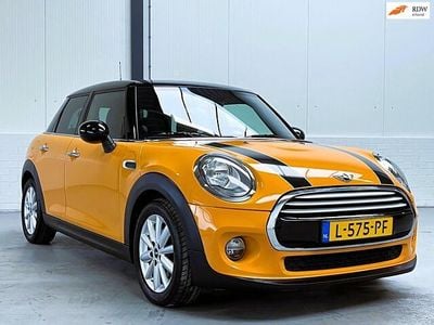 Oranje Gebruikt 2015 Mini Cooper Business Hatchback | € 12.450 (Goede deal)