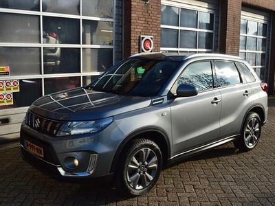 Grijs (metallic) Gebruikt 2021 Suzuki Vitara SUV | € 22.400 (Eerlijke prijs)