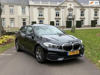 Zwart Gebruikt 2019 BMW 118 Executive Hatchback | € 14.750 (Eerlijke prijs)