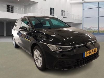 Zwart Gebruikt 2022 VW Golf VIII Life Hatchback | € 19.899 (Eerlijke prijs)