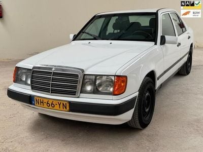 Wit Gebruikt 1985 Mercedes E300 Sedan | € 7.500
