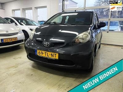 Occasion Toyota Aygo 68 PK (50 kW) 2006 Grijs Hatchback