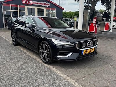 Zwart Gebruikt 2022 Volvo V60 R-Design Stationwagen | € 34.950 (Goede deal)