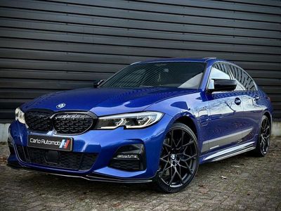 Blauw / portimao blau metallic, leder verna Occasion 2020 BMW 330e M Performance Sedan | € 31.950 (Duur)