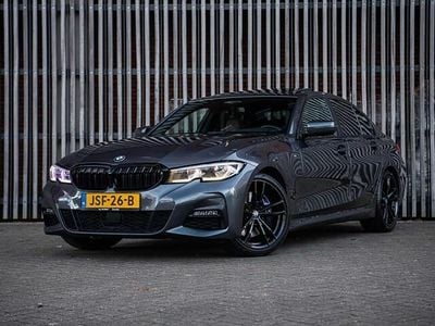 Grijs Gebruikt 2019 BMW 330 M Sport Sedan | € 29.950 (Eerlijke prijs)