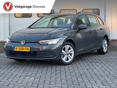 Grijs Gebruikt 2022 VW Golf VIII Life Stationwagen | € 19.950 (Eerlijke prijs)