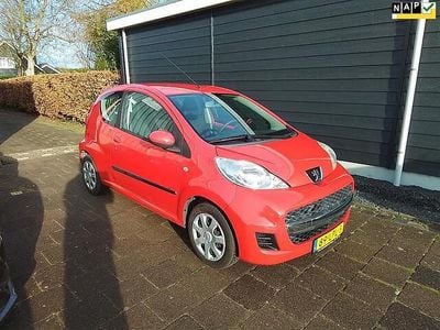 Rood Gebruikt 2010 Peugeot 107 Urban Move Hatchback | € 3.248 (Eerlijke prijs)