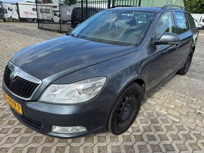 Grijs Gebruikt 2011 Skoda Octavia Elegance Stationwagen | € 1.650
