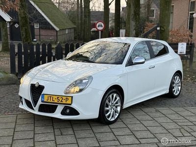Wit Occasion 2011 Alfa Romeo Giulietta Hatchback | € 6.749 (Eerlijke prijs)
