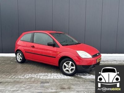 Rood Occasion 2004 Ford Fiesta Ambiente Hatchback | € 1.450 (Eerlijke prijs)