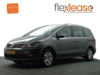 Grijs metallic Gebruikt 2013 VW Sharan Highline MPV | € 11.900