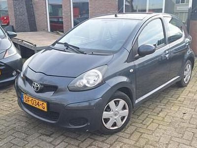 Occasion Toyota Aygo 68 PK (50 kW) 2010 Grijs (metallic) Hatchback