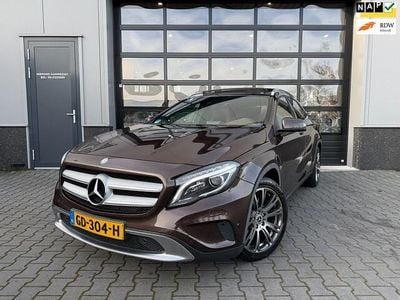 Bruin (metallic) Occasion 2015 Mercedes GLA250 Prestige SUV | € 17.950 (Eerlijke prijs)