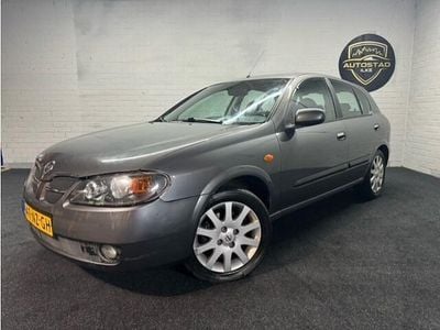 Grijs Gebruikt 2004 Nissan Almera Tekna Hatchback | € 1.745 (Eerlijke prijs)