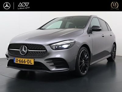 Grijs Occasion 2022 Mercedes B250 AMG line MPV | € 33.440 (Eerlijke prijs)