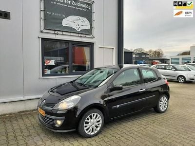 Zwart Gebruikt 2006 Renault Clio II Dynamique Hatchback | € 1.749 (Eerlijke prijs)