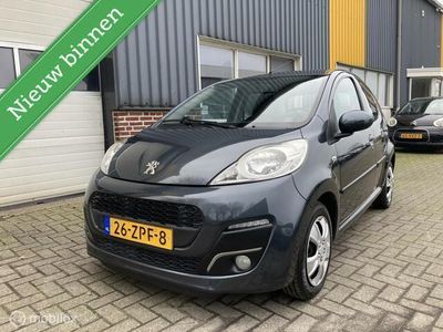 Occasion Peugeot 107 Active 68 PK (50 kW) 2013 Grijs, metallic lak Hatchback
