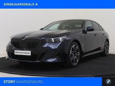 Zwart Gebruikt 2025 BMW 550e Comfort Edition Sedan | € 89.950 (Eerlijke prijs)