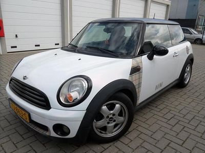 Rood (metallic) Gebruikt 2007 Mini ONE Hatchback | € 1.999 (Goede deal)