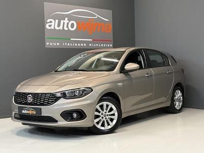 Grijs Occasion 2017 Fiat Tipo Lounge Hatchback | € 12.400 (Duur)