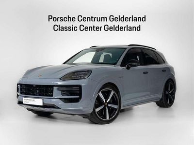 Grijs Gebruikt 2024 Porsche Cayenne Turbo E-Hybrid SUV | € 184.900 (Super prijs)