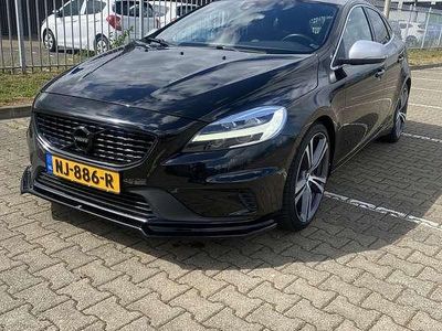 Zwart Gebruikt 2017 Volvo V40 R-Design MPV | € 13.500 (Goede deal)