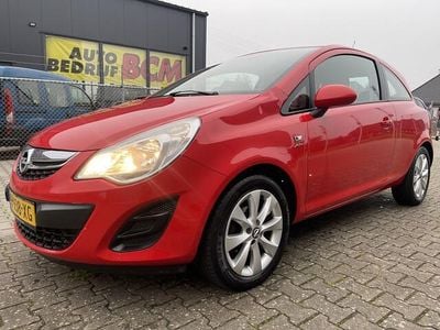 Rood Gebruikt 2013 Opel Corsa Selection Hatchback | € 1.999 (Super prijs)