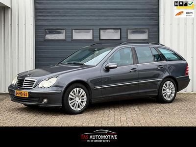 Grijs (metallic) Gebruikt 2005 Mercedes C200 Avantgarde Stationwagen | € 1.950 (Super prijs)