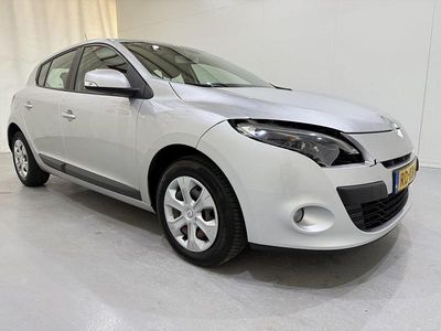 Grijs Gebruikt 2011 Renault Mégane III Dynamique Hatchback | € 2.500 (Eerlijke prijs)