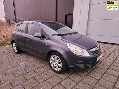 tweedehands Opel Corsa 1.4-16V Cosmo.airco.cruis controle.apk 13-11-2024 Aluminium velgen