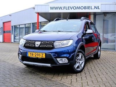 Blauw (metallic) Occasion 2018 Dacia Sandero Stepway Hatchback | € 8.450 (Eerlijke prijs)