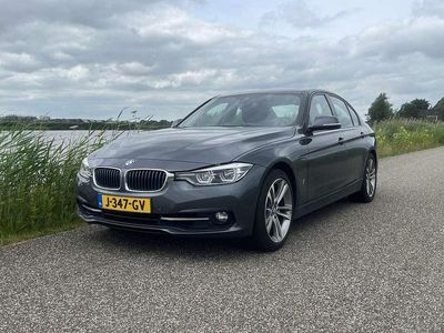 BMW 330e