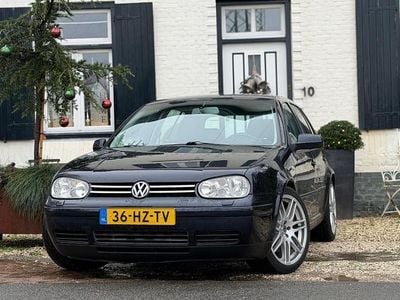 Blauw (metallic) Occasion 2002 VW Golf IV Highline Hatchback | € 2.900 (Super prijs)