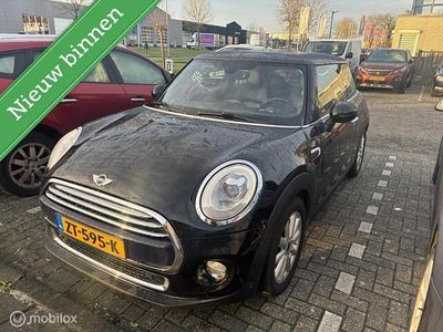 Zwart Gebruikt 2015 Mini Cooper Business Hatchback | € 11.390 (Goede deal)