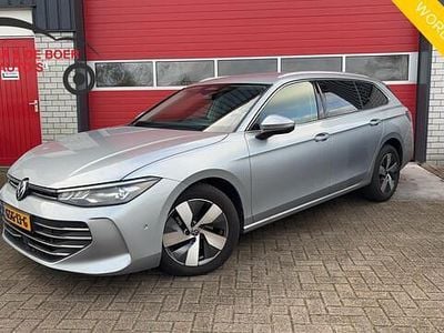 Grijs Gebruikt 2024 VW Passat Business Stationwagen | € 32.888 (Goede deal)