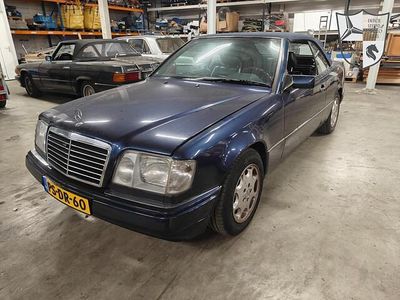 Blauw Occasion 1996 Mercedes E220 Cabriolet | € 16.950