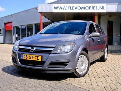 tweedehands Opel Astra 1.8 125pk Business 5-Deurs Airco|Cruise|Trekhaak|A
