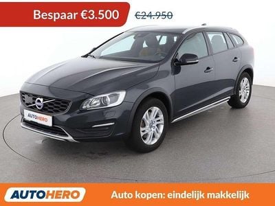 Grijs Occasion 2017 Volvo V60 CC Momentum Stationwagen | € 21.649 (Super prijs)