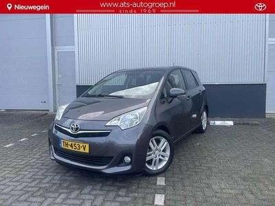 Grijs, metallic lak Occasion 2014 Toyota Verso-S MPV | € 10.900 (Eerlijke prijs)