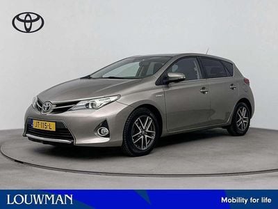 Grijs (metallic) Occasion 2015 Toyota Auris Hybrid Limited Hatchback | € 12.695 (Eerlijke prijs)