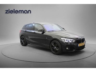 Zwart Occasion 2017 BMW 118 Executive Hatchback | € 13.345 (Eerlijke prijs)