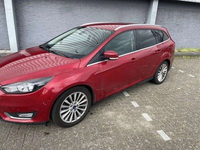 Rood Occasion 2017 Ford Focus Titanium Stationwagen | € 9.500 (Eerlijke prijs)