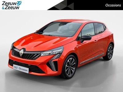 Oranje Gebruikt 2025 Renault Clio V Techno Hatchback | € 21.435 (Eerlijke prijs)
