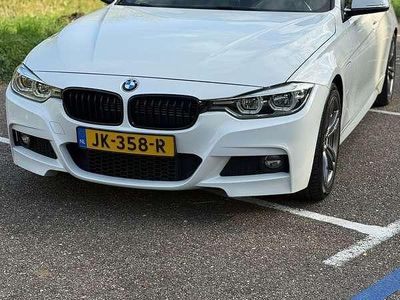 Wit Occasion 2016 BMW 330 Sedan | € 17.999